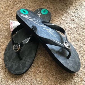 Michael Kors flip flop size 8